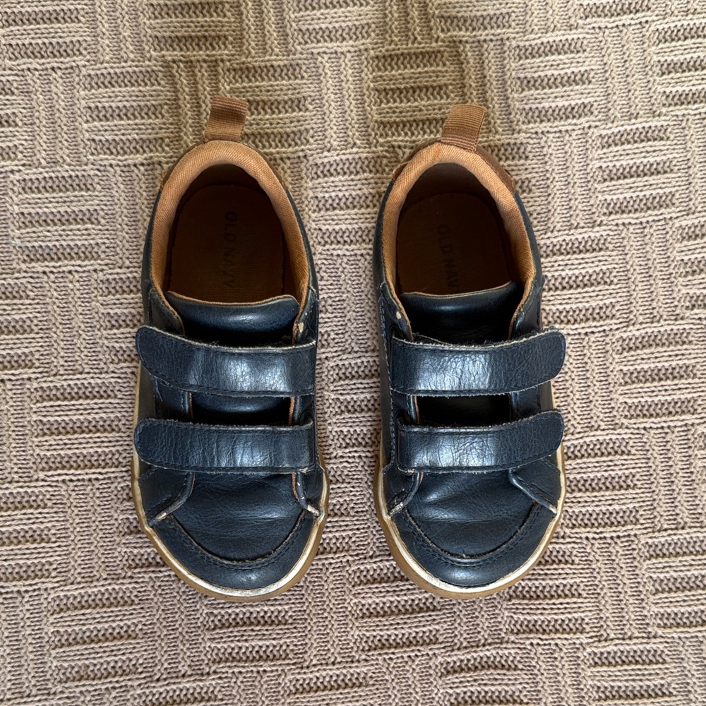 Old Navy Blue and Tan Boys 8 Sneakers